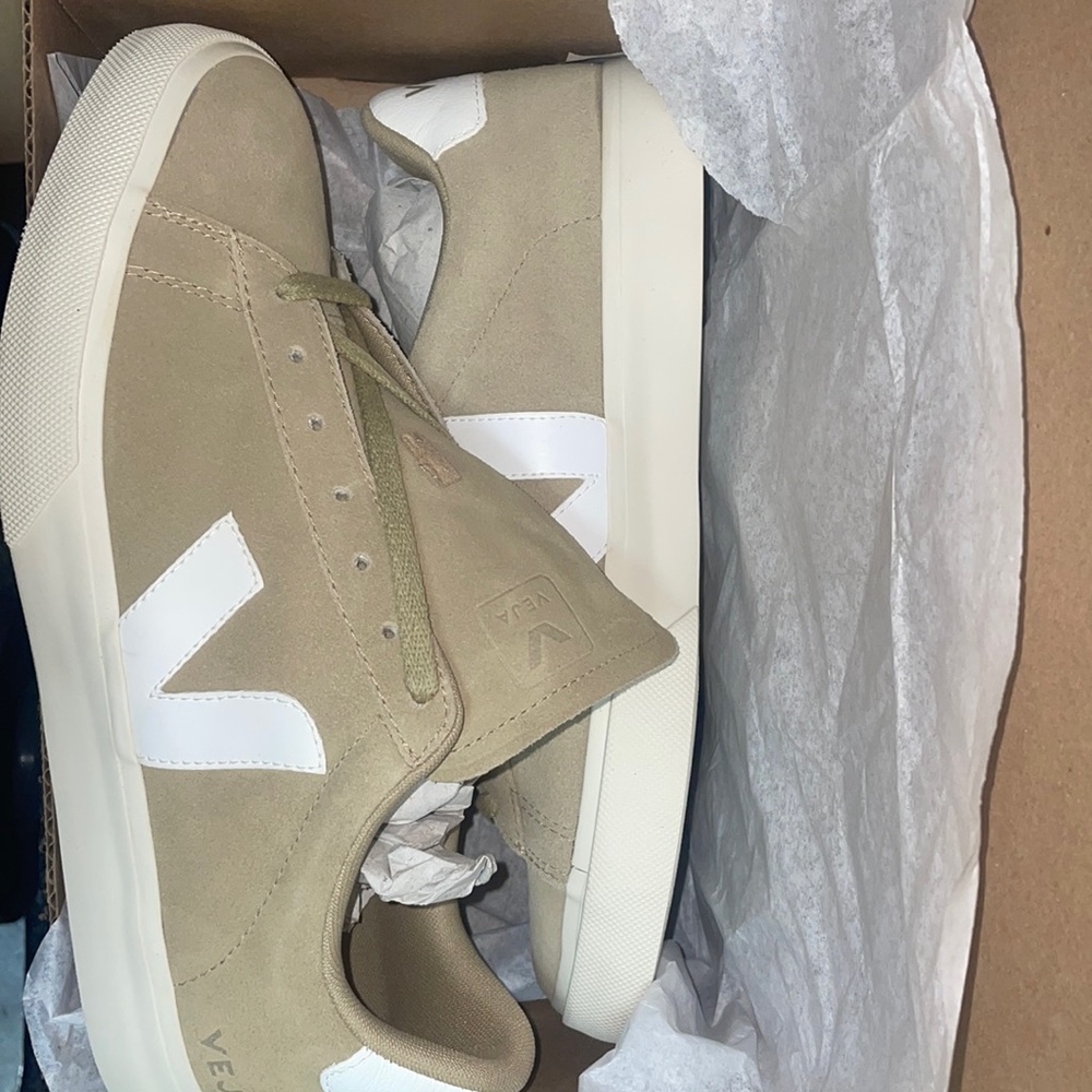 Brand new Mens Veja Sneakers